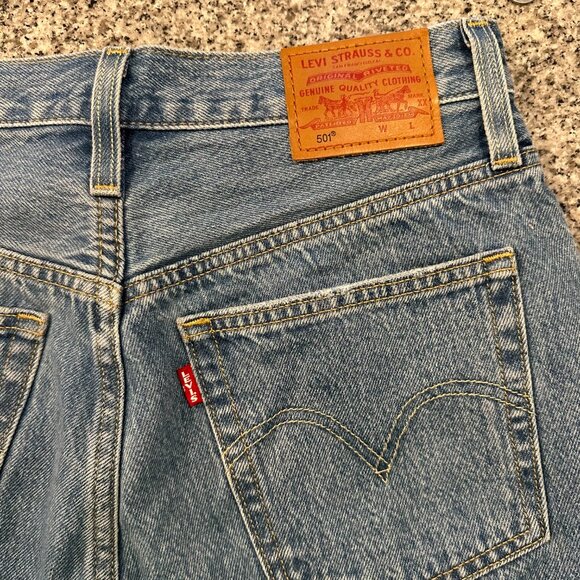 Levi's Mid Length Blue Jean Shorts Womens Size 27 Denim Cut Offs Distressed - Picture 6 of 6